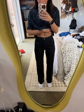 Black Women’s Straight-Leg Jeans - Classic Everyday Style